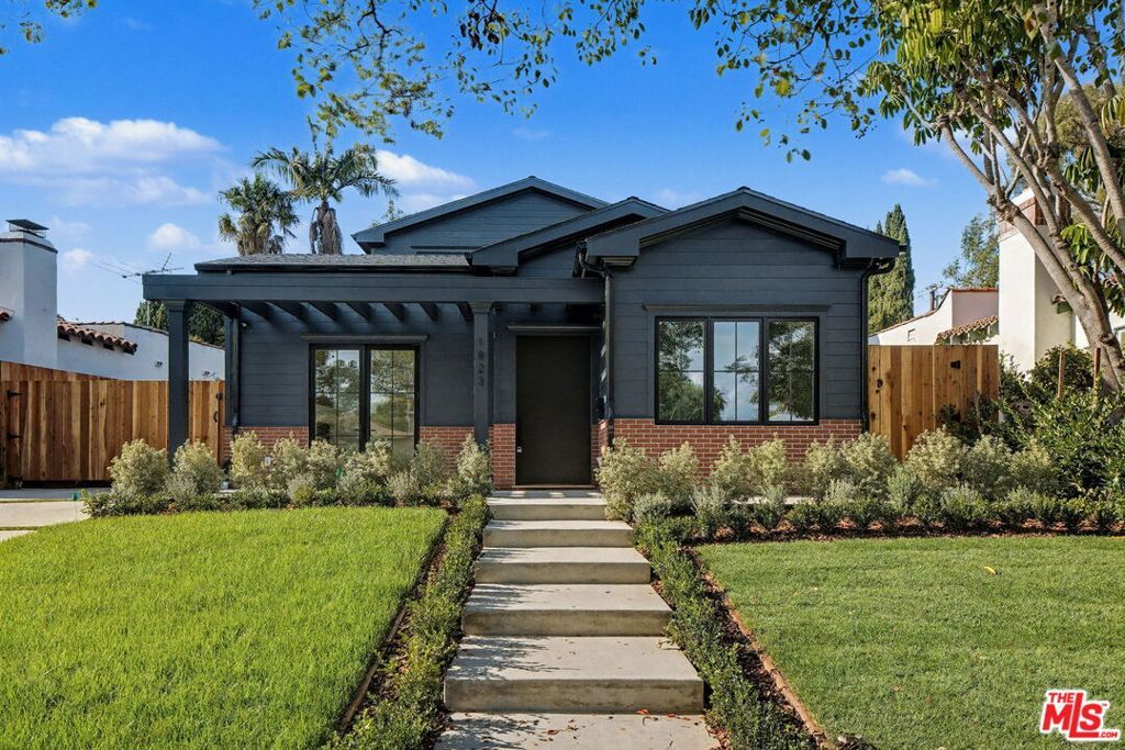 Photo of 1823 S Shenandoah Street, Los Angeles, CA 90035 (MLS # 25614625)