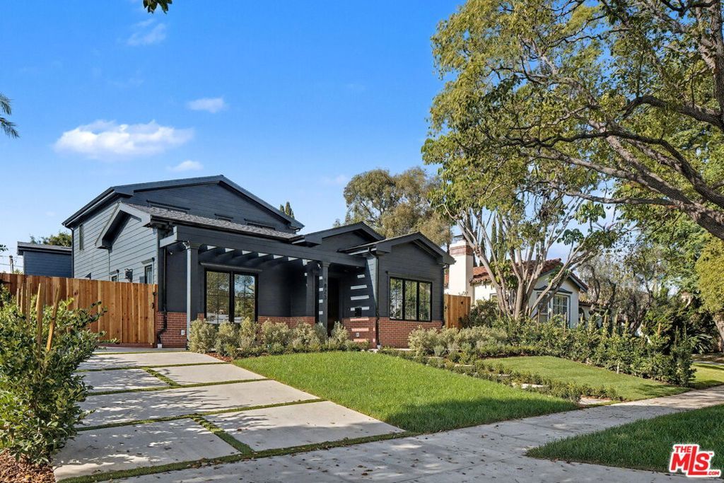 Photo of 1823 S Shenandoah Street, Los Angeles, CA 90035 (MLS # 25614625)