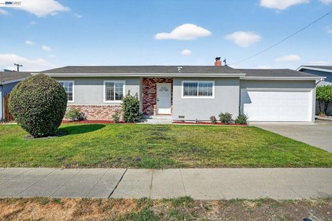 Photo of 8578 8578 Deervale Rd Rd, Dublin, CA 94568 (MLS # 41125939)