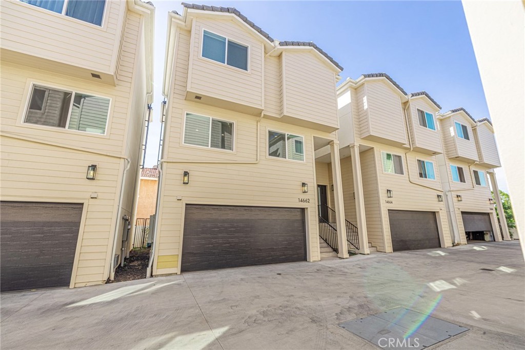 14662 W Sara Lane