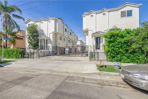 Photo of 14662 W Sara Lane, Panorama City, CA 91402 (MLS # SR26058590)