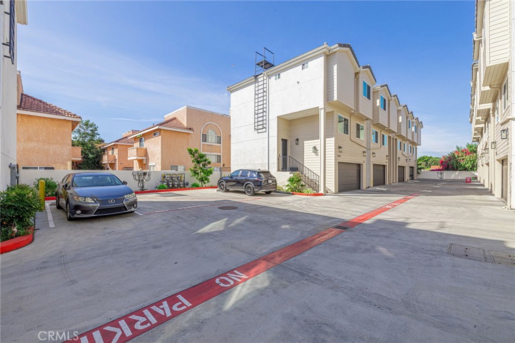 14662 W Sara Lane