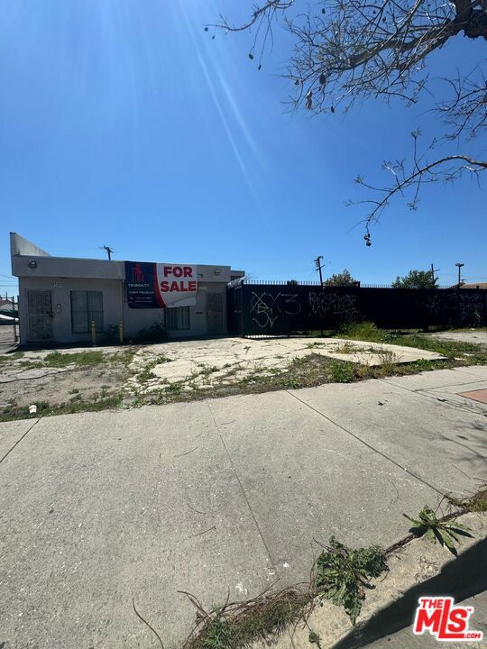 1726 W Compton Boulevard