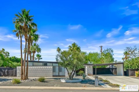 Photo of 400 E Glen Circle, Palm Springs, CA 92262 (MLS # 26642191PS)