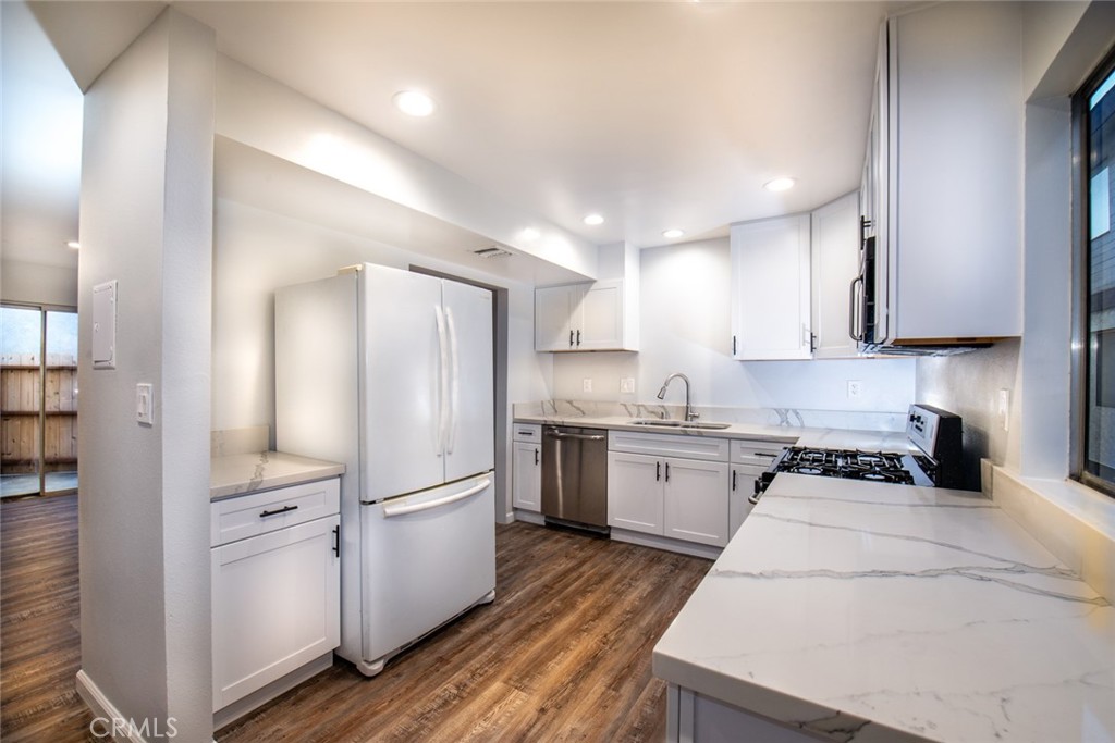 Step into style and comfort with this beautifully remodeled 2-bedroom, 2-bathroom townhouse that feels like new—without the high cost of apartment living. Nestled in a secure, gated community, this home offers thoughtful upgrades and luxurious touches throughout.
From the moment you enter, you’ll be impressed by the high ceilings, recessed lighting, and brand-new wood-style luxury vinyl plank flooring—completely carpet-free. The spacious living area features a cozy gas-burning fireplace, perfect for relaxing evenings, and flows seamlessly into a stunning kitchen with marble-style quartz countertops and a custom-built walk-in pantry.
Stainless steel appliances—including the dishwasher, stove, microwave, refrigerator, and even a washer and dryer—are all included, offering incredible value and convenience.
Upstairs, both bedrooms provide generous space and comfort. The primary suite boasts a spa-like experience with a grand, fully tiled walk-in shower featuring a sleek rolling glass door. Modern vanities and fixtures complete both bathrooms with a touch of elegance.
Enjoy your private outdoor patio with brand-new fencing—ideal for BBQs, morning coffee, or a quiet escape. You'll also enjoy the security and convenience of two gated subterranean parking spots.
Pet-friendly for small pets (under 25 lbs) with pet rent/deposit.