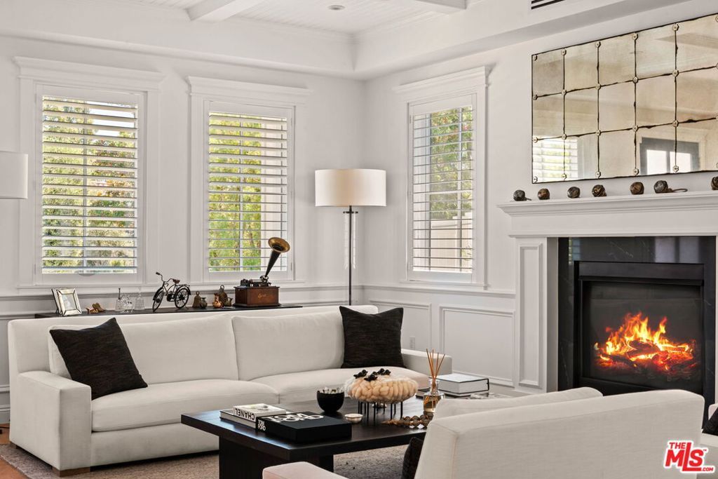 Photo of 5235 Sylmar Avenue, Sherman Oaks, CA 91401 (MLS # 25620739)