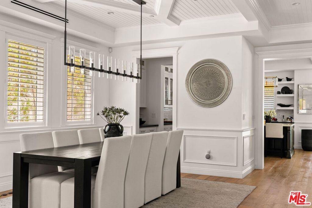 Photo of 5235 Sylmar Avenue, Sherman Oaks, CA 91401 (MLS # 25620739)