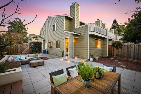 Photo of 700 Chiquita Avenue #19, Mountain View, CA 94041 (MLS # ML82037236)