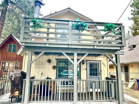 Photo of 924 W Aeroplane Blvd, Big Bear City, CA 92314 (MLS # IV26076846)