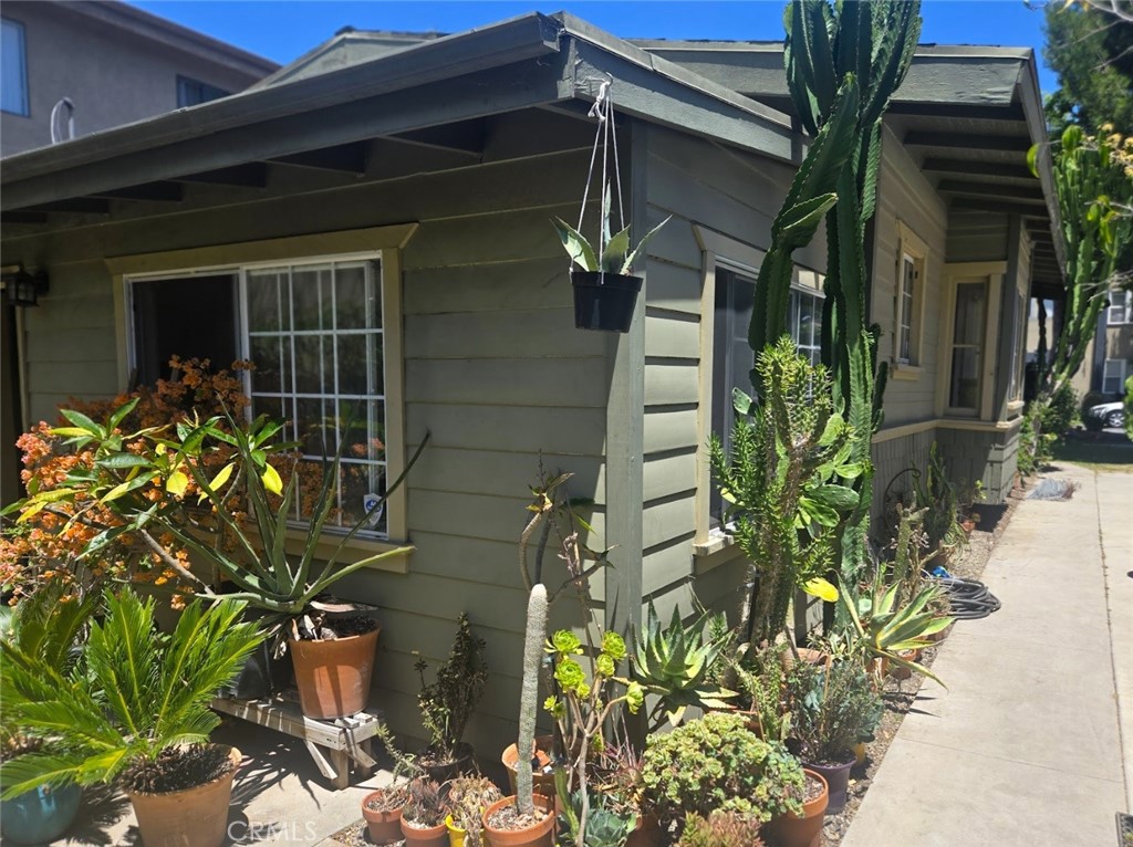 1121 Gladys Avenue