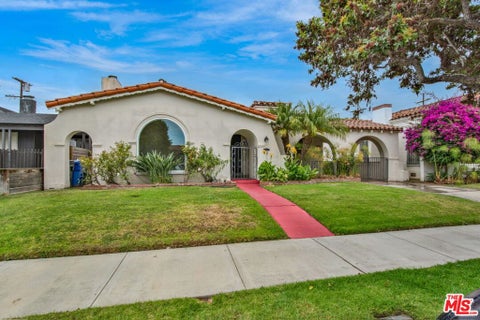 Photo of 4126 S Bronson Avenue, Los Angeles, CA 90008 (MLS # 26860819)