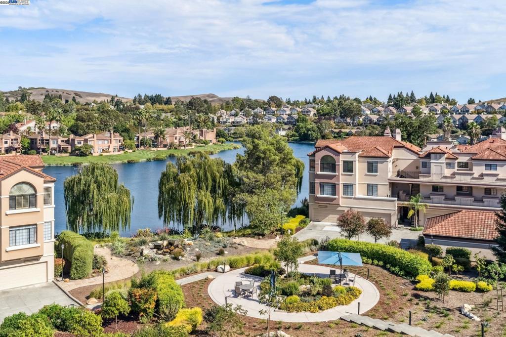 CANYON LAKES - Residential