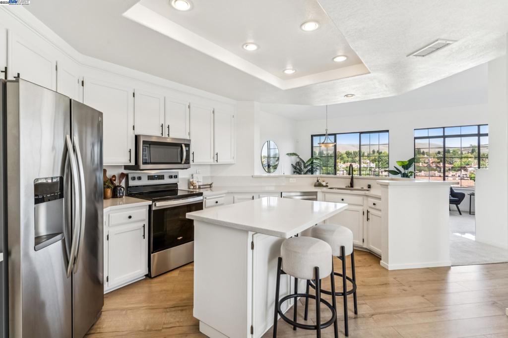 CANYON LAKES - Residential