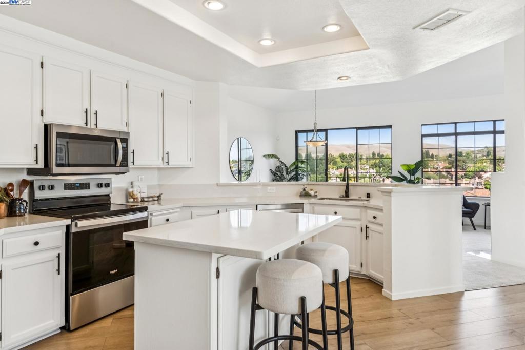 CANYON LAKES - Residential