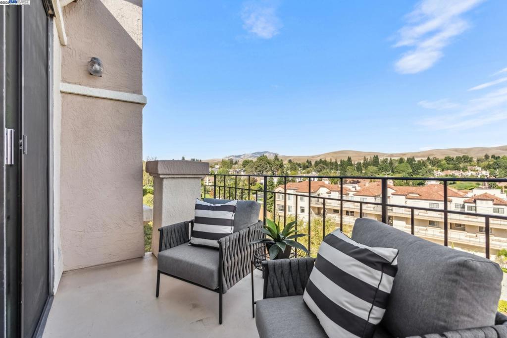 CANYON LAKES - Residential