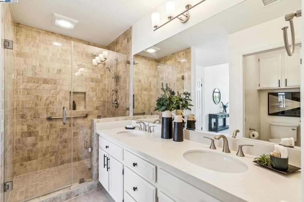 CANYON LAKES - Residential