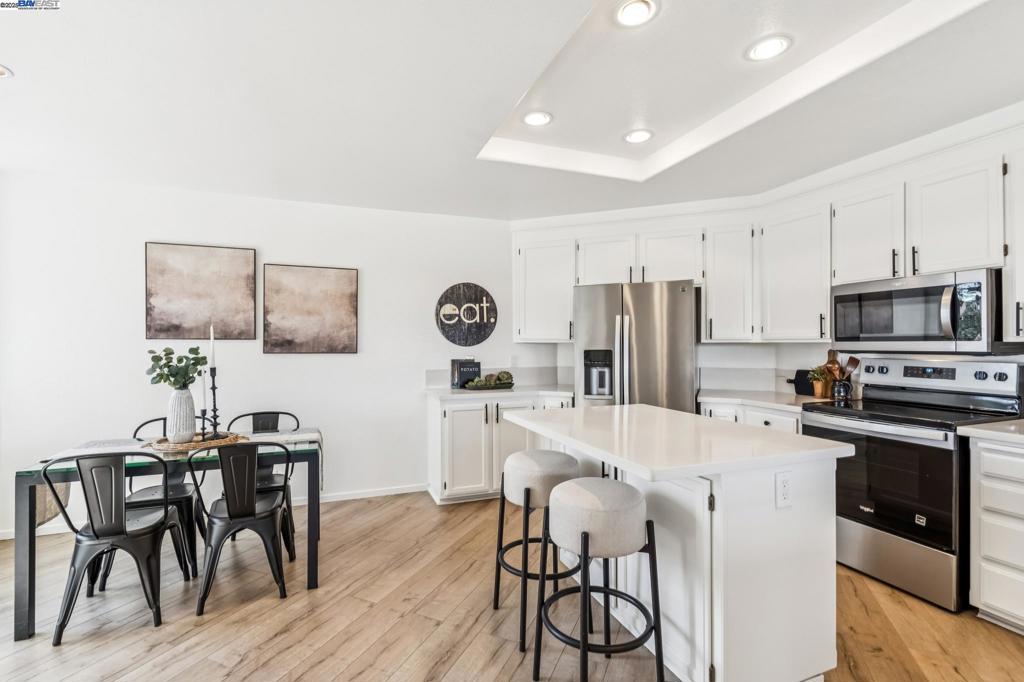 CANYON LAKES - Residential
