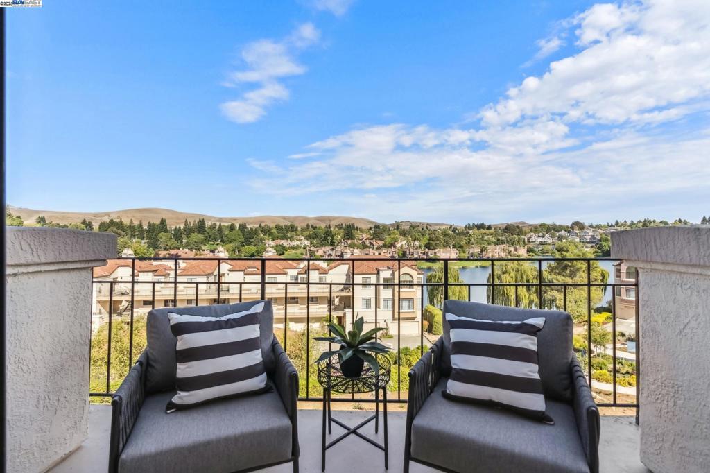 CANYON LAKES - Residential