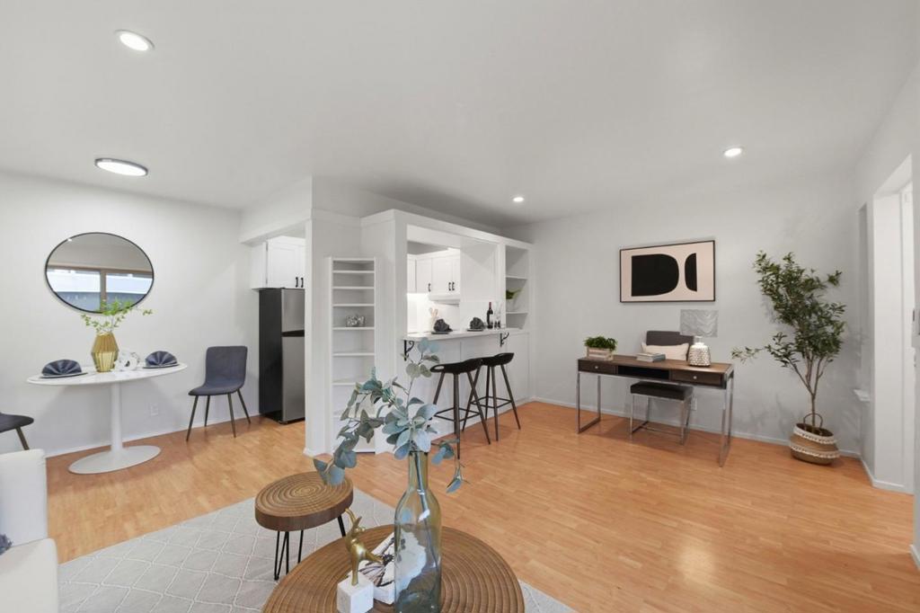 500 W Middlefield Road 121