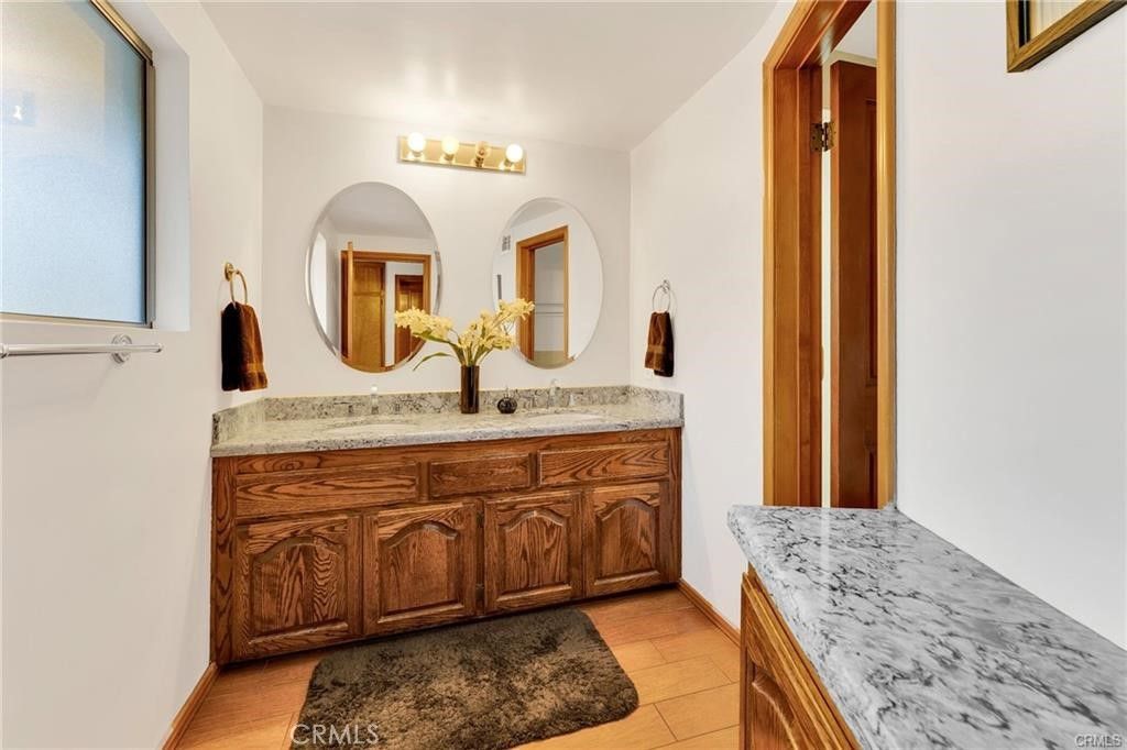 listing image 130729545961772631560
