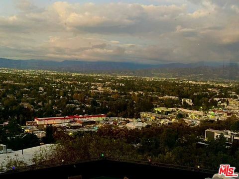 Photo of 3641 Sunswept Drive, Studio City, CA 91604 (MLS # 25614753)