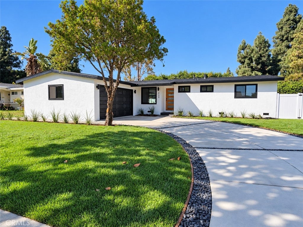 2109 W Gage