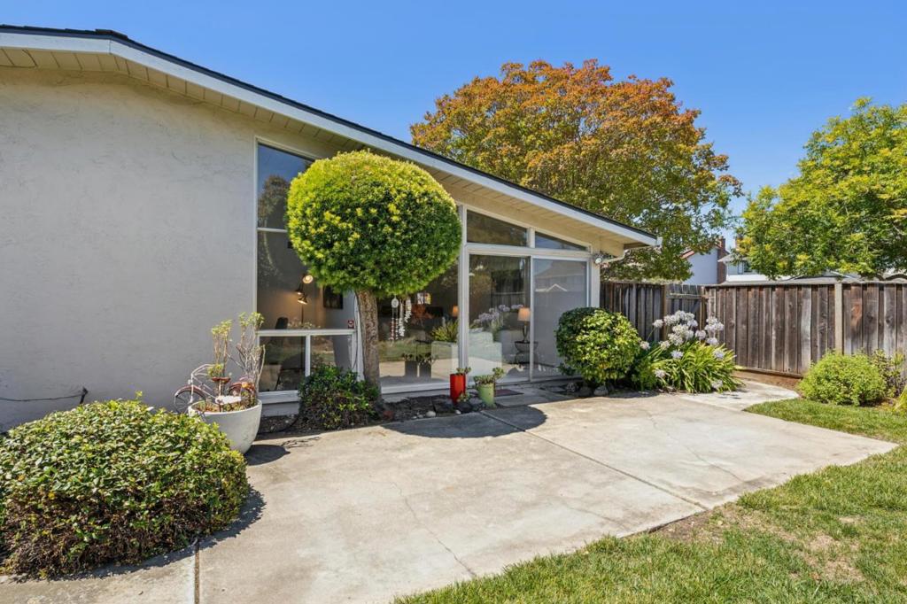 5573 Bigoak Drive