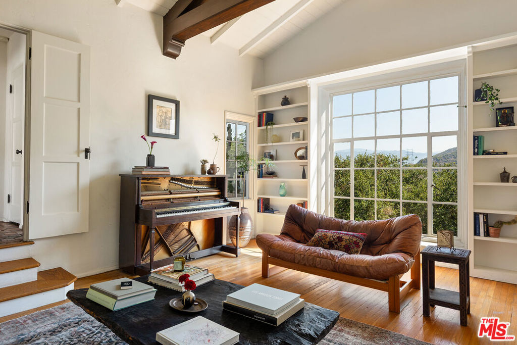 Properties 3 3468 Troy Drive