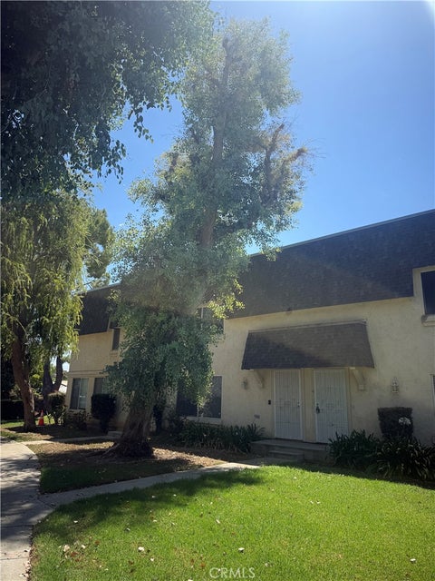 Photo of 6511 Wystone Avenue #3, Reseda, CA 91335 (MLS # SR26185095)