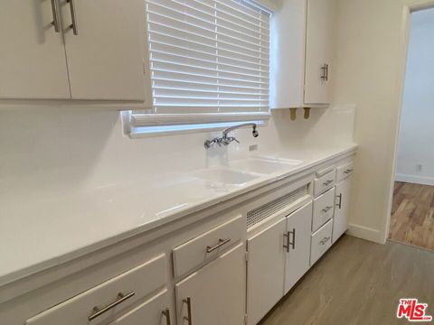 Tiny photo for 2616 S Barrington Avenue, Los Angeles, CA 90064 (MLS # 26637083)