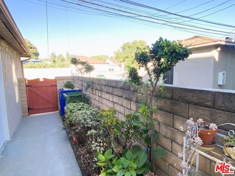 Tiny photo for 2616 S Barrington Avenue, Los Angeles, CA 90064 (MLS # 26637083)