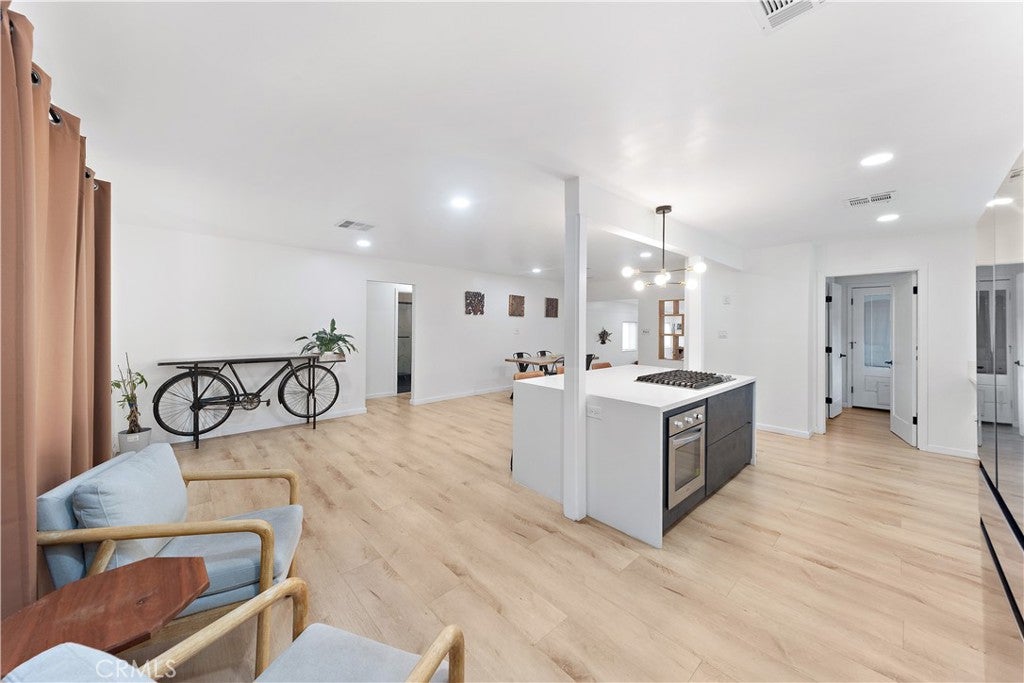 556 E. El Morado Court