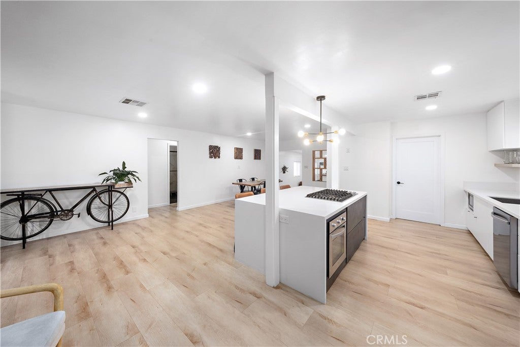 556 E. El Morado Court