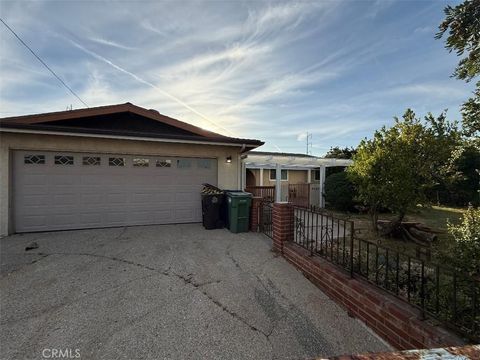 Photo of 11925 Truro Avenue, Hawthorne, CA 90250 (MLS # SB26046405)