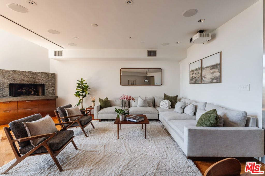 Photo of 255 Main Street #305, Venice, CA 90291 (MLS # 25583125)