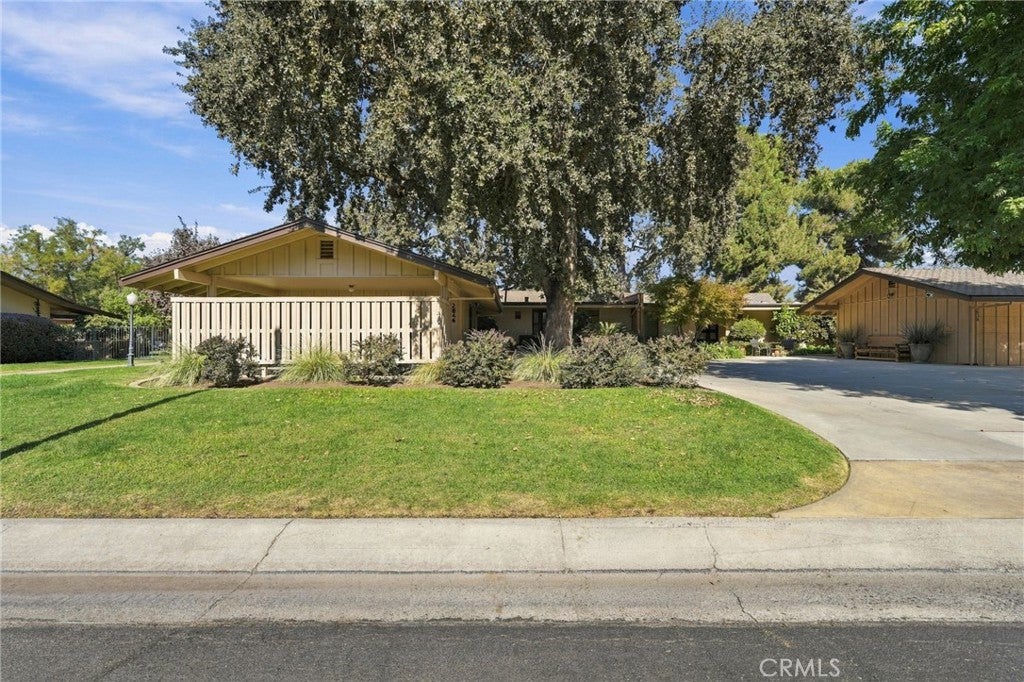 2846 W Border Links Drive