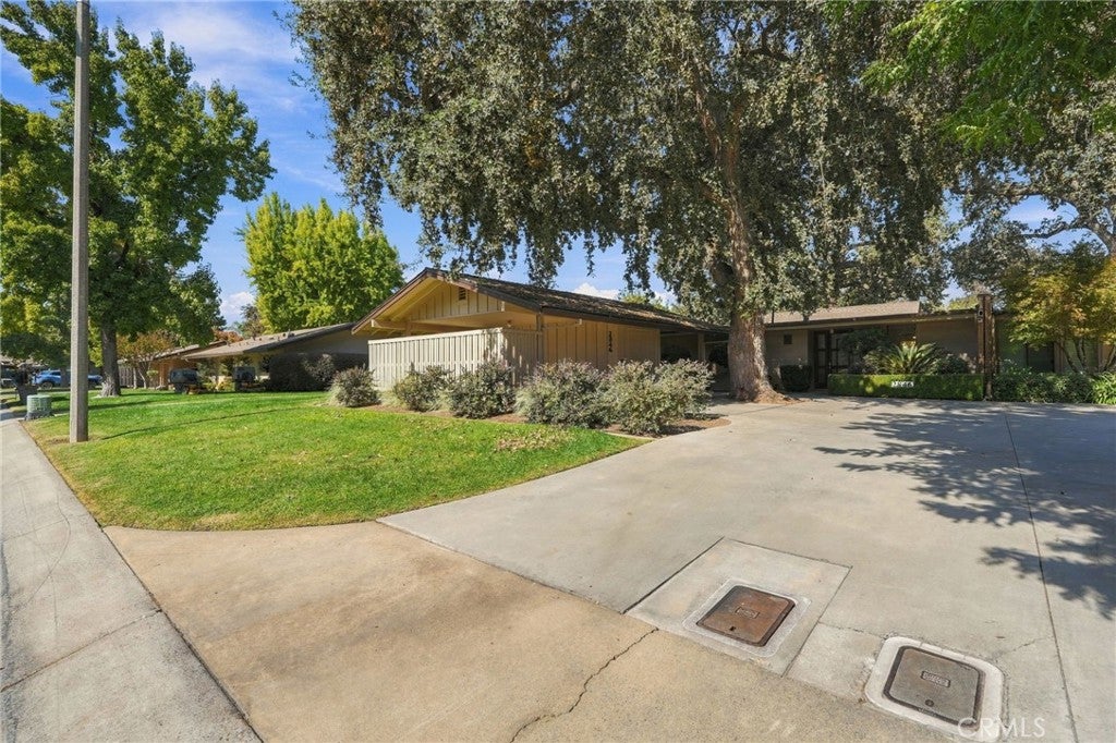 2846 W Border Links Drive