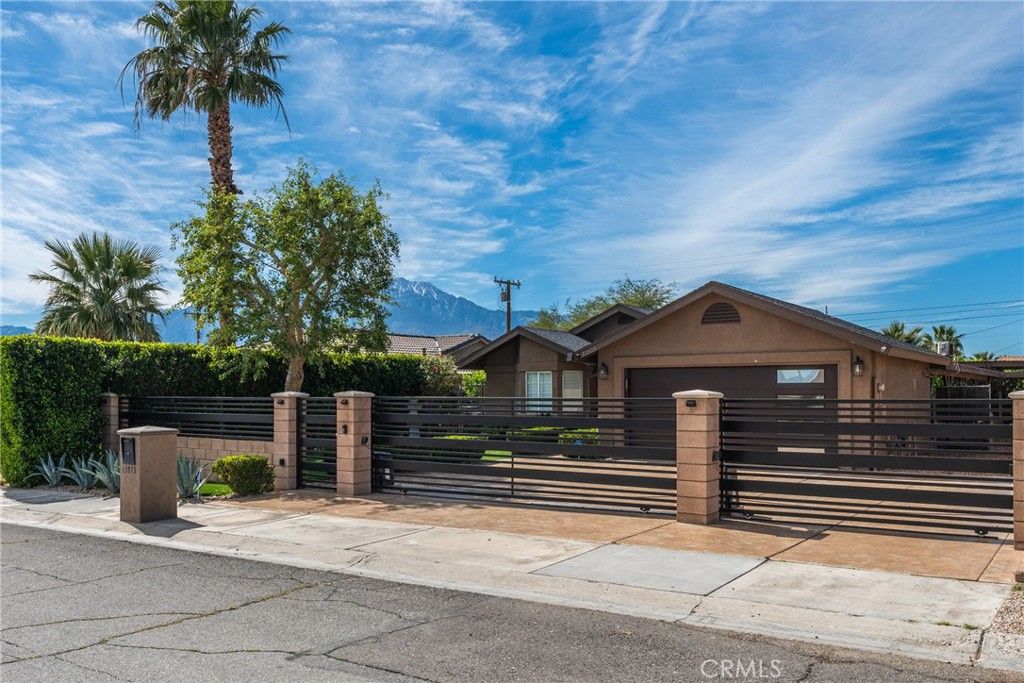 Photo of 13815 Del Ray Ln, Desert Hot Springs, CA 92240 (MLS # CV26046969)