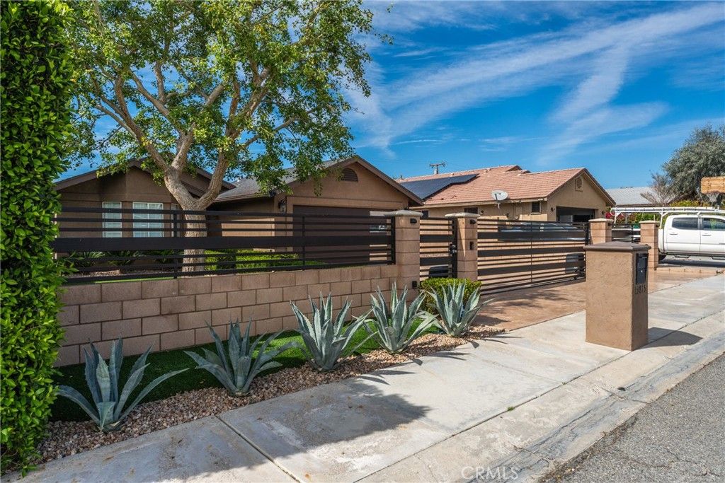 Photo of 13815 Del Ray Ln, Desert Hot Springs, CA 92240 (MLS # CV26046969)