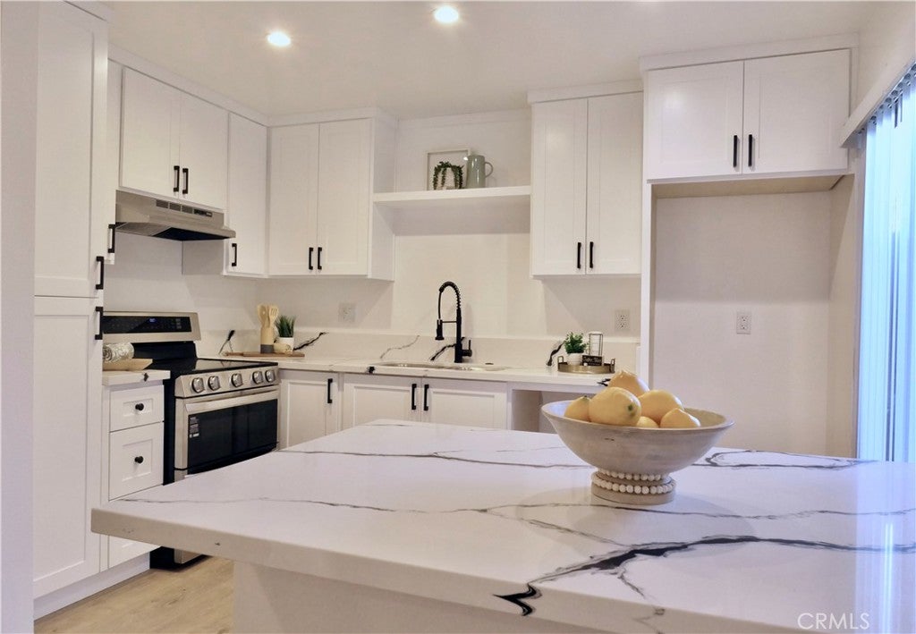7300 Lennox AVE J3, Van Nuys CA 91405