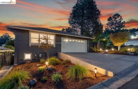 Photo of 86 Arlington Ave AVE, Kensington, CA 94707 (MLS # 41149077)