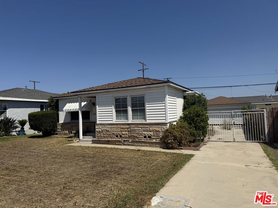 Probate Sale! This property will be offered at a live auction at the property site on Sunday, September 7, 2025 at 01:45 PM. Auction day registration will be from 1:00 PM to 01:45 PM. This Single Family Home built in 1942 features 3 bedrooms and 1 bathroom +/-1,102 Sq Ft of living space, +/-5,628 Sq Ft lot, APN: 7129-024-021. The owner passed away on the Property. In order to bid on auction day, ALL BIDDERS MUST HAVE IN THEIR POSSESSION a cashier's check for $10,000 (MADE PAYABLE TO NDA INC.) and a blank personal check for the balance of the required 10% deposit (no exceptions). This Property is offered together with improvements thereon as is, where is, with no warranty expressed or implied. This sale is subject to court confirmation and overbid. The timing of the hearing is subject to the courts calendar approximately 2 months from the offer deadline date. After court confirmation there will be a 45-day escrow period. The Seller reserves the right to accept, counter or reject all offers. IN ALL CIRCUMSTANCES, THERE ARE NO FINANCING, APPRAISAL OR INSPECTION CONTINGENCIES. Estate of Joan Iozzo.