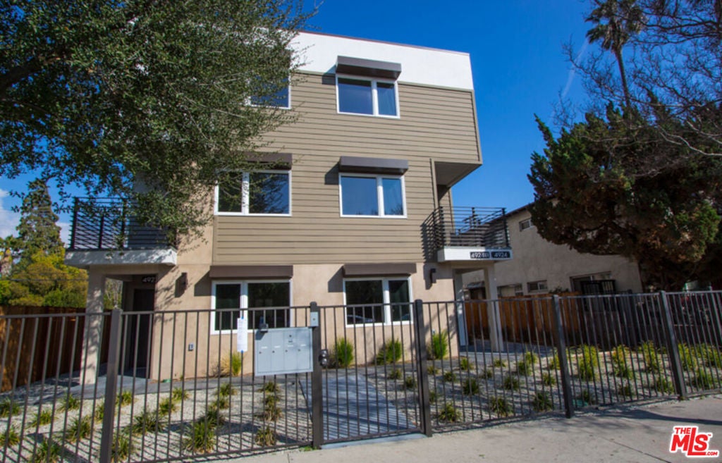 4924 LAUREL CANYON