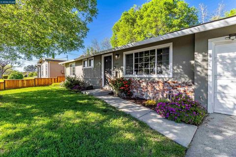 Photo of 2261 Gehringer Dr Dr, Concord, CA 94520 (MLS # 41124178)