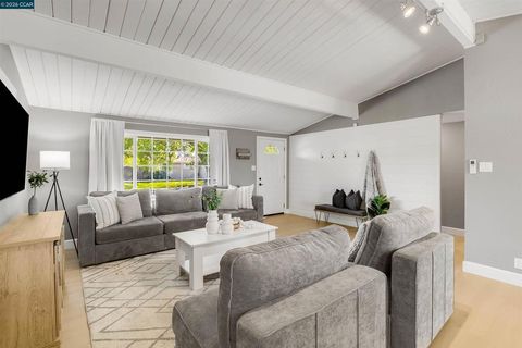 Photo of 2261 Gehringer Dr Dr, Concord, CA 94520 (MLS # 41124178)