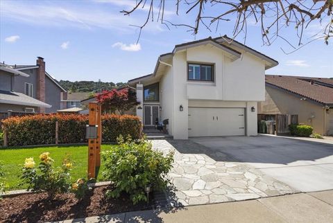 Photo of 616 Brenda Lee Drive, San Jose, CA 95123 (MLS # ML82039712)