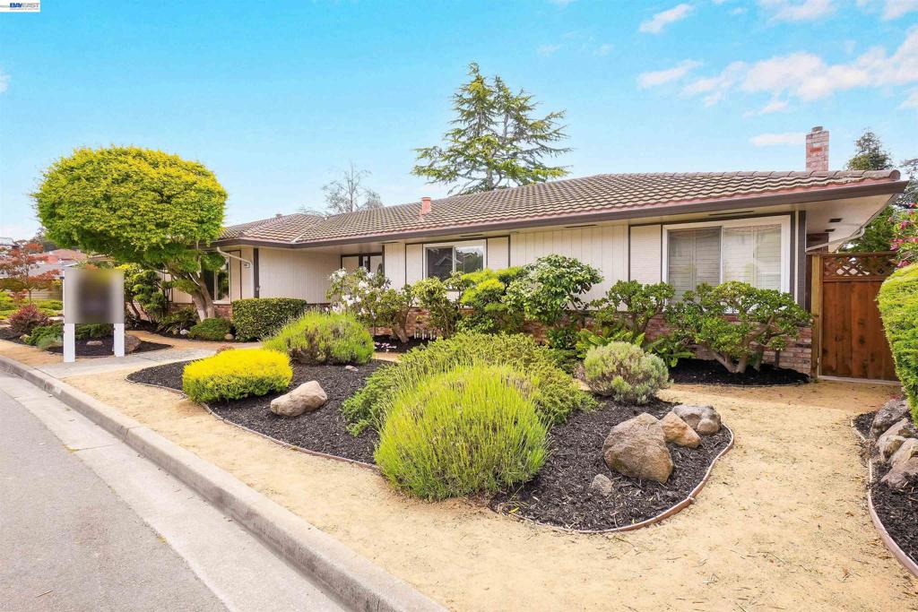 3787 Oakes Dr