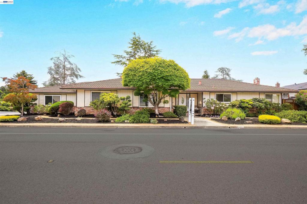 3787 Oakes Dr
