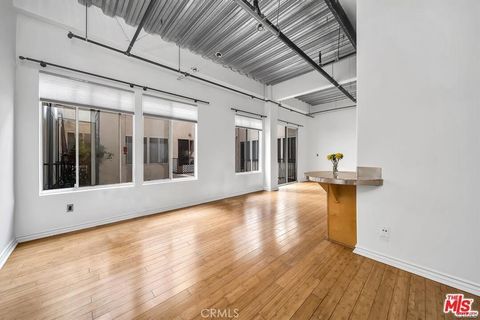 Photo of 312 W 5th Street #1121, Los Angeles, CA 90013 (MLS # SB25233627)
