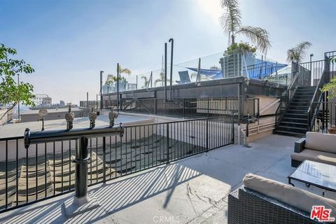 Tiny photo for 312 W 5th Street #1121, Los Angeles, CA 90013 (MLS # SB25233627)
